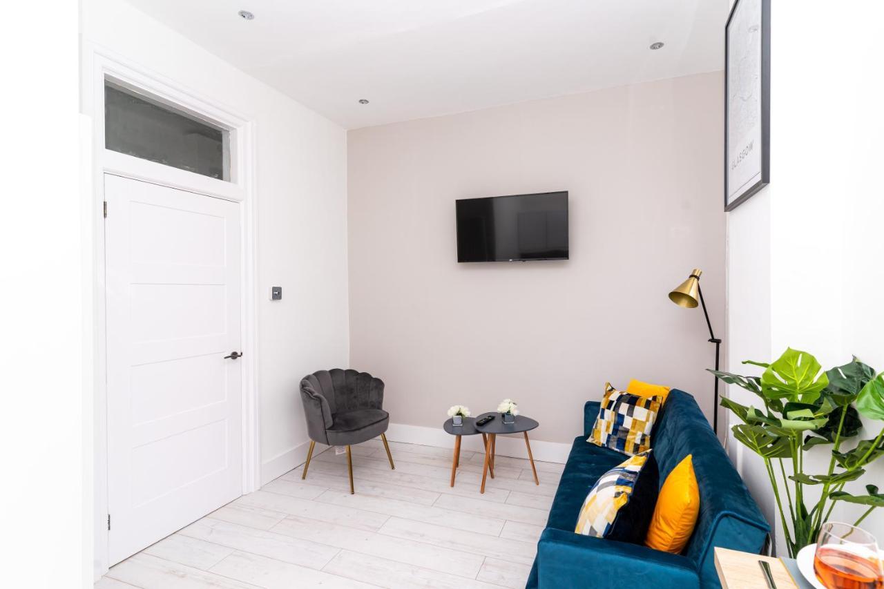 Cheerful 2 Bedroom Homely Apartment, Sleeps 4 Guest Comfy, 1X Double Bed, 2X Single Beds, Parking, Free Wifi, Suitable For Business, Leisure Guest,Glasgow, Glasgow West End, Near City Centre Exterior photo