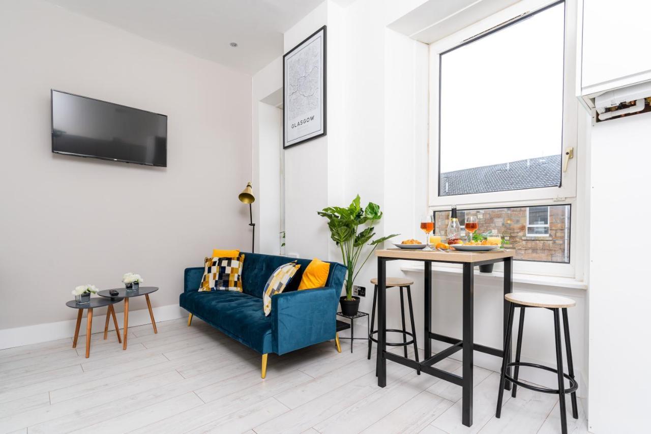 Cheerful 2 Bedroom Homely Apartment, Sleeps 4 Guest Comfy, 1X Double Bed, 2X Single Beds, Parking, Free Wifi, Suitable For Business, Leisure Guest,Glasgow, Glasgow West End, Near City Centre Exterior photo